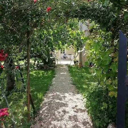 Bed & Breakfast Chez Yvette & Shoji *